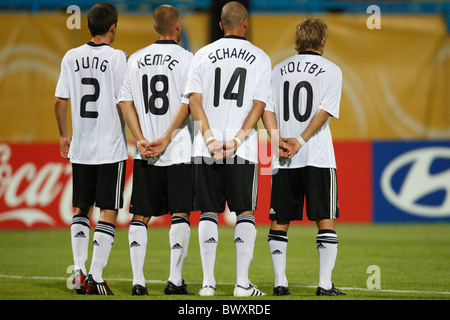 Joueurs allemands créer un mur de défense au cours d'une Coupe du Monde U-20 de la FIFA le groupe C match contre le Cameroun le 2 octobre 2009 Banque D'Images