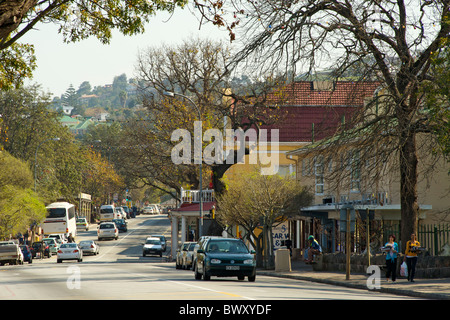 La rue principale (high street) à Knysna sur la Garden Route en Afrique du Sud. Banque D'Images
