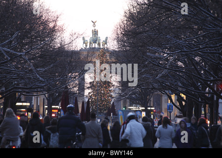 Unter Den Linden de Berlin Brandenburger Tor Weihnachten Noël Quadriga Banque D'Images