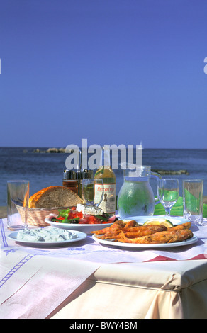 Cuisine Cuisine pain 24 aliments pour poissons Feta grecque Europe Grèce Mykonos cuisine des aliments à l'extérieur de la mer Salade Banque D'Images