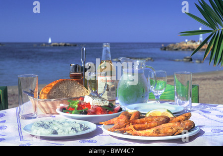 Cuisine Cuisine pain 24 aliments pour poissons Feta grecque Europe Grèce Mykonos cuisine des aliments à l'extérieur de la mer Salade Banque D'Images