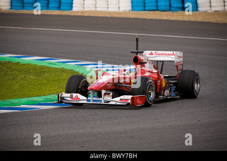 Fernando Alonso à Jerez 2010 la pratique dans sa Ferrari, voiture de Formule 1 à la pratique, l'Espagne Banque D'Images