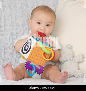 Baby Playing With Toy Banque D'Images