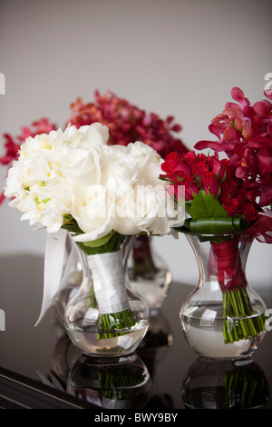 Close-up of flowers in Vases Banque D'Images
