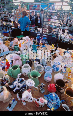 Commerce Commerce brocante à chinawares personnes Angleterre Grande-bretagne Europe Londres Portobello Road antiq Banque D'Images