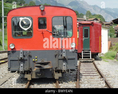 Voiture de route ferroviaire Oberland Bernois railroad line railroad rails rails roseaux supérieure dans le canton de Berne Suisse Banque D'Images