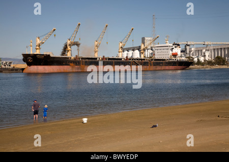 En cours de chargement cargo Port Adélaïde Australie Banque D'Images