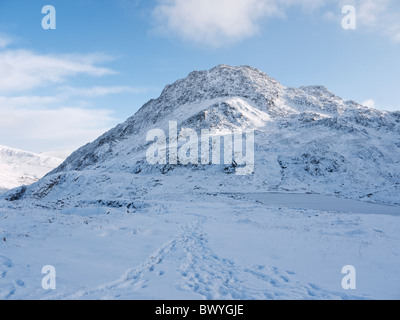 Le Snowdonia : La face ouest d'Bochlwyd Tryfan de MCG, dans des conditions hivernales. Banque D'Images