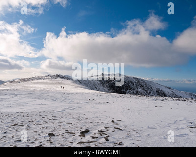 Le sommet de Glyder Fawr en hiver, vu depuis le dessus de y dans Y Gribin Glyderau montagnes de Snowdonia. Banque D'Images