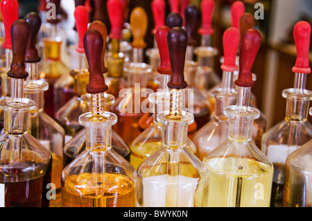 Flacons de parfum en quartier arabe Singapour Banque D'Images