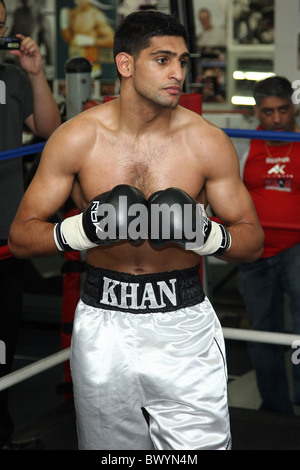 AMIR KHAN BOXER HOLLYWOOD LOS ANGELES CALIFORNIA USA 30 novembre 2010 Banque D'Images