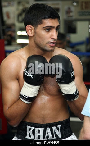 AMIR KHAN BOXER HOLLYWOOD LOS ANGELES CALIFORNIA USA 30 novembre 2010 Banque D'Images