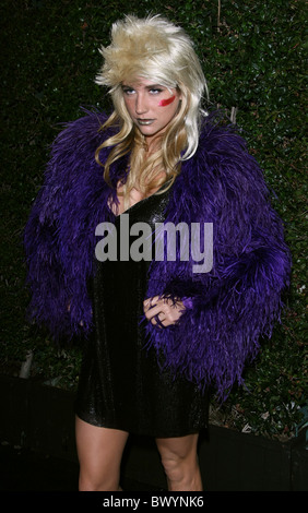 KESHA ROLLING STONE MAGAZINE héberge 2010 AMERICAN MUSIC AWARDS AFTER PARTY VIP HOLLYWOOD LOS ANGELES CALIFORNIA USA 21 nov. Banque D'Images