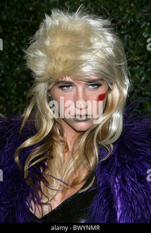 KESHA ROLLING STONE MAGAZINE héberge 2010 AMERICAN MUSIC AWARDS AFTER PARTY VIP HOLLYWOOD LOS ANGELES CALIFORNIA USA 21 nov. Banque D'Images