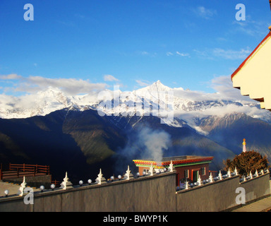 Vue majestueuse de Kawa Karpo La Crête, Meili Snow Mountain, Shangri-la, la préfecture autonome tibétaine de DiQing, Province du Yunnan, Chine Banque D'Images