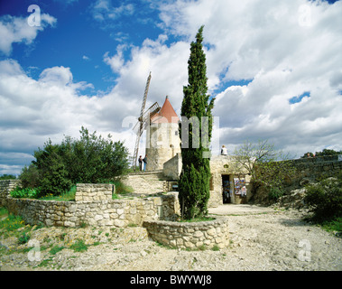 Près de Alphonse Daudet Fontvieille France Europe littérature culture Moulin de moulin de Daudet Provence auteur wr Banque D'Images