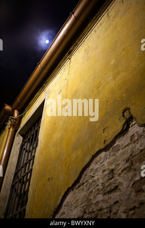 La lune sur Venise sur une nuit de novembre. Banque D'Images