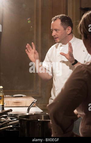 Chef Neil Forbes d'Atrium, bleu et Café St Honore donne une masterclass de Cook dans les Assembly Rooms sur George Street à Édimbourg Banque D'Images