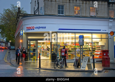 Supermarché Tesco Express, Whiteladies Road, Bristol, England, UK Banque D'Images