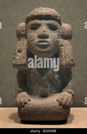 Statue de Aztec (Mexicas) déesse Chicomecoatl agriculture dans le Musée National d'anthropologie de Mexico. Banque D'Images