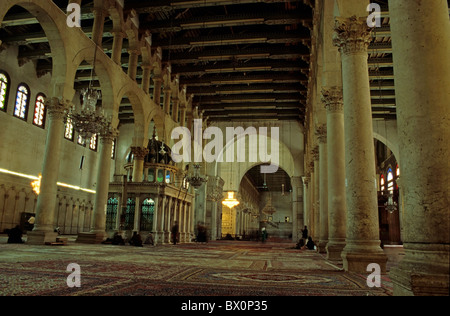 À l'intérieur de la mosquée des Omeyyades à Damas, en Syrie. La mosquée est titulaire d'un culte qui contient la tête de Jean Baptiste. Banque D'Images