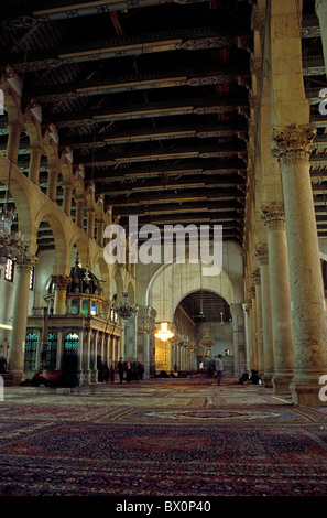 La Syrie, Damas - à l'intérieur de la Mosquée Omeyyade de culte de Saint Jean le Baptiste Banque D'Images