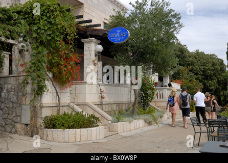 Levanat est l'un de l'un des meilleurs restaurants de Dubrovnik. Ce petit restaurant est par la baie de Lapad et possède une terrasse extérieure Banque D'Images
