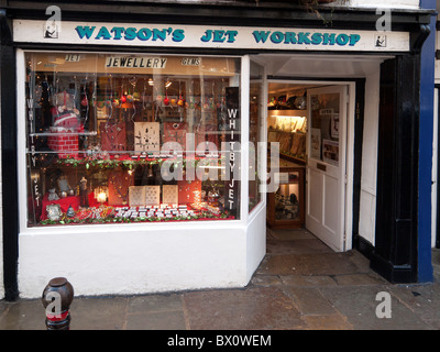 Atelier et boutique de création et la vente de bijoux en ambre et jet Whitby, North Yorkshire Banque D'Images