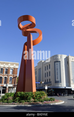 Le flambeau de l'amitié et de River Center Mall, San Antonio, Texas, USA Banque D'Images