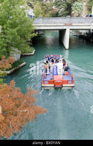 Excursion en bateau sur la rivière San Antonio, Texas, USA Banque D'Images