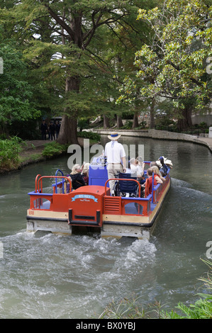 Excursion en bateau sur la rivière San Antonio, Texas, USA Banque D'Images