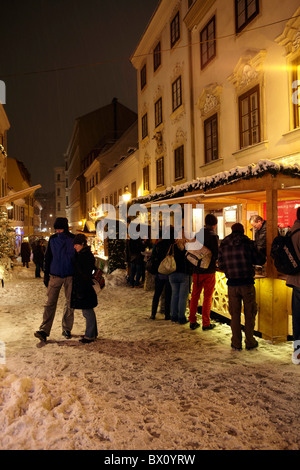 Marché de Noël à Spittelberg neige nuit Vienne Banque D'Images