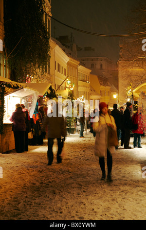 Marché de Noël à Spittelberg neige nuit Vienne Banque D'Images