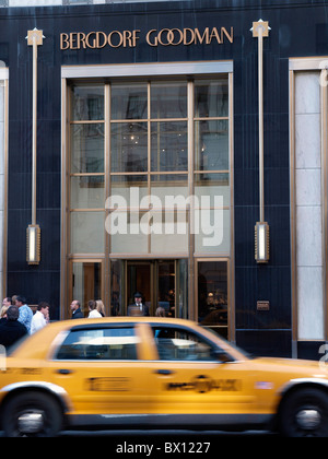 Bergdorf Goodman department store sur la 5e Avenue, New York City USA Banque D'Images