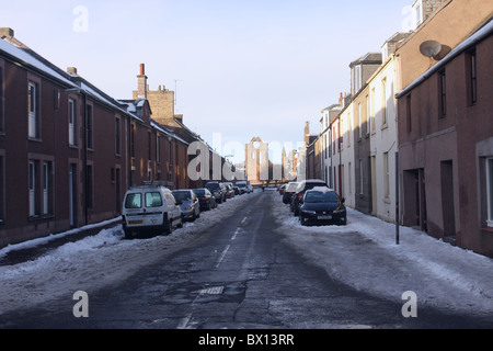 Rue menant à l'abbaye d'Arbroath angus scotland en hiver décembre 2010 Banque D'Images