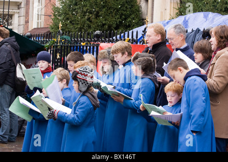 Carol singers à Worcester Fayre Noël victorien, Décembre 2010 Banque D'Images