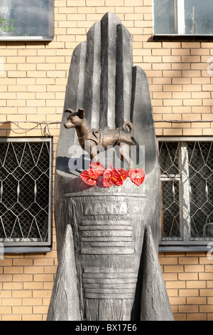 Monument de l'espace soviétique Laika dog qui était le premier animal en orbite autour de la Terre le 3 novembre 1957, à Moscou, Russie Banque D'Images