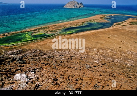 L'île de Saba Zubayr Mer Rouge de l'île de l'archipel du Yémen lagunes vue depuis le bord du cratère du volcan Orient Saoudite fil Banque D'Images