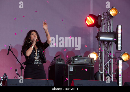 La chanteuse pop ukrainien féminin lors d'un concert à la place de l'Indépendance à Kiev, Ukraine Banque D'Images