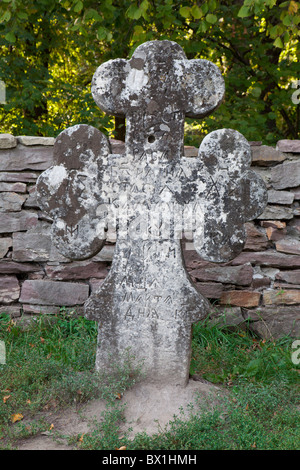 Croix de Pierre à Pyrohovo (Musée d'état de l'architecture populaire et de la vie de l'Ukraine) à Kiev, Ukraine Banque D'Images