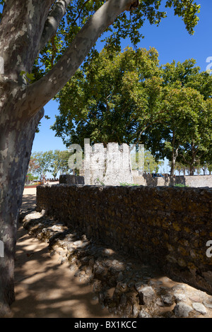 Les murs du château de Santarém en belvédère Portas do Sol. Santarém, Portugal. Banque D'Images