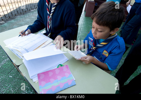 Élections municipales du scoutisme aider San José Costa Rica Banque D'Images