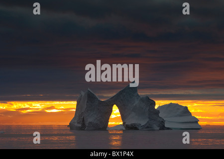 Les icebergs, admis sur la Liste du patrimoine mondial de l'UNESCO, au coucher du soleil, Kangia Disko-Bay West-Greenland icefjord,,, Groenland Banque D'Images