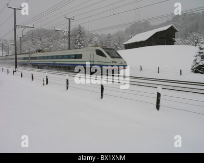 Cisalpino Pendolino rails de chemin de fer de la neige le trafic ferroviaire Suisse Europe hiver train transport Banque D'Images