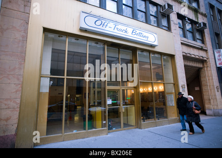 A l'État de New York off track betting parlor dans Midtown Manhattan à New York Banque D'Images