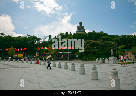 Hong Kong, l'île de Lantau assis le Big Buddha statue en bronze Banque D'Images