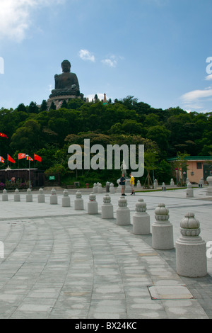 Hong Kong, l'île de Lantau assis le Big Buddha statue en bronze Banque D'Images