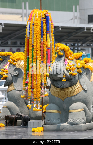 Statues religieuses d'éléphants en Thaïlande. Banque D'Images