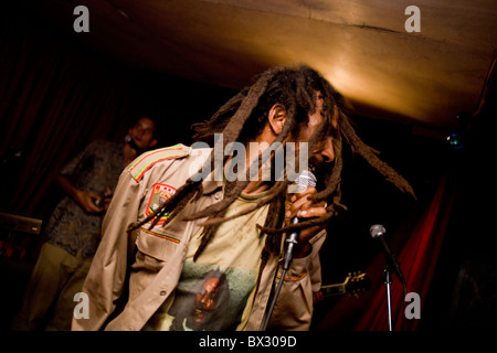 Musicien de Raggae club route de Bole à Addis-Abeba, Ethiopie Banque D'Images