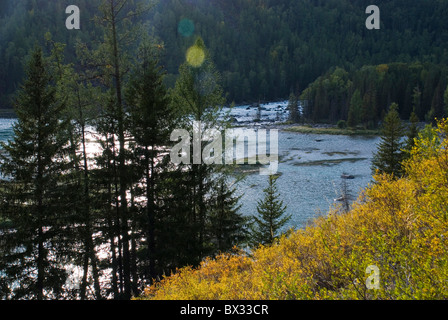 Baie de Wolong, Kanas, Xinjiang, en Chine du Nord. Banque D'Images